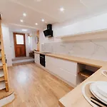 Perfect Family-oriented And Recently Renovated Townhouse In The Old Apartment