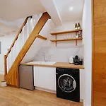 Perfect Family-oriented And Recently Renovated Townhouse In The Old *