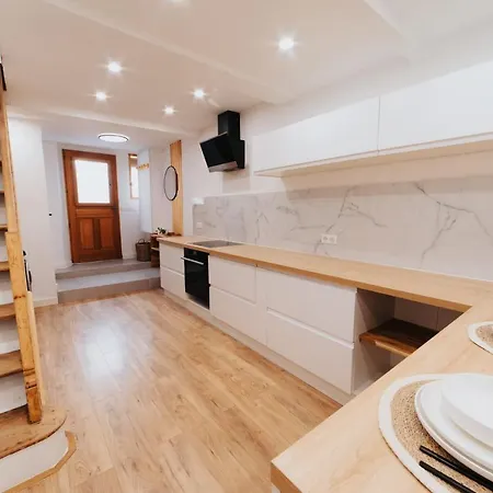 Perfect Family-oriented And Recently Renovated Townhouse In The Old Apartamento