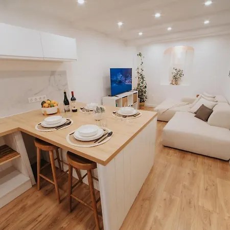 Perfect Family-oriented And Recently Renovated Townhouse In The Old Apartamento