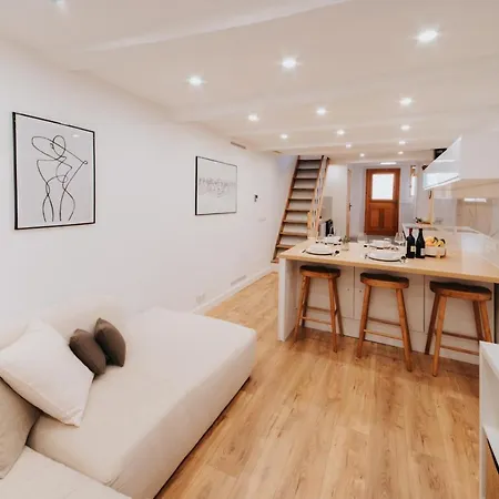 Perfect Family-oriented And Recently Renovated Townhouse In The Old * Antibes