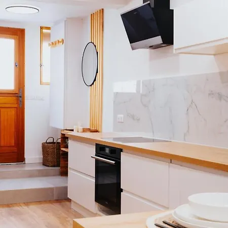 Perfect Family-oriented And Recently Renovated Townhouse In The Old Apartamento *