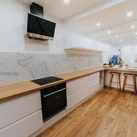 Perfect Family-oriented And Recently Renovated Townhouse In The Old Apartamento *