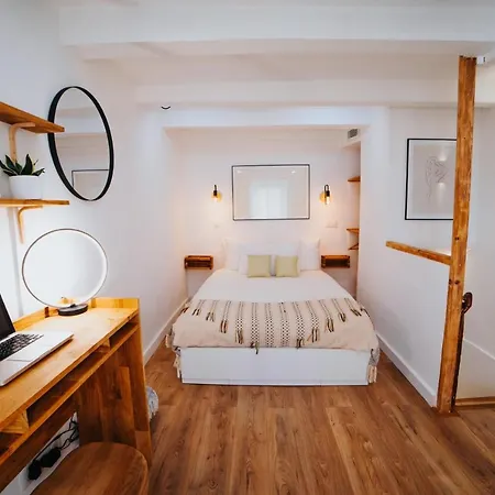 Perfect Family-oriented And Recently Renovated Townhouse In The Old