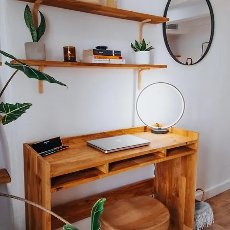 Апартаменти Perfect Family-oriented And Recently Renovated Townhouse In The Old *