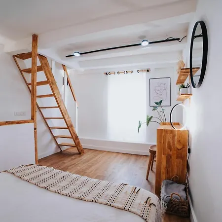 Perfect Family-oriented And Recently Renovated Townhouse In The Old