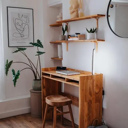 Апартаменти Perfect Family-oriented And Recently Renovated Townhouse In The Old