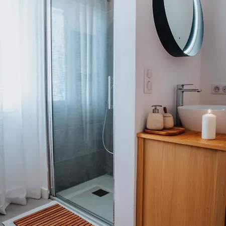 Perfect Family-oriented And Recently Renovated Townhouse In The Old * Antibes