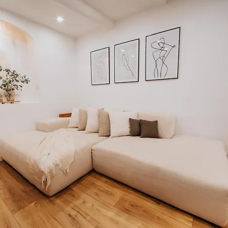 Perfect Family-oriented And Recently Renovated Townhouse In The Old Антіб