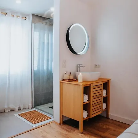 Perfect Family-oriented And Recently Renovated Townhouse In The Old Антіб