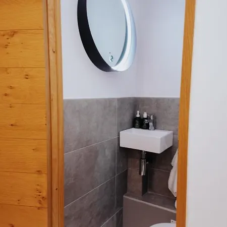 Perfect Family-oriented And Recently Renovated Townhouse In The Old *