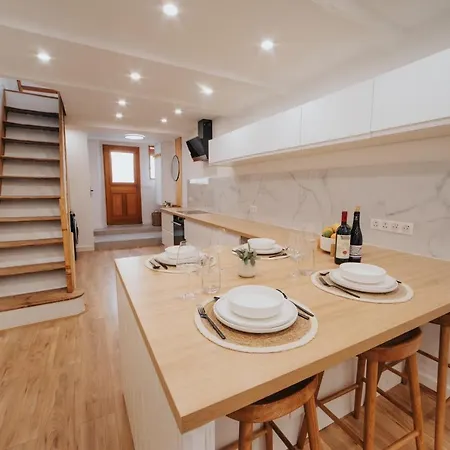 Perfect Family-oriented And Recently Renovated Townhouse In The Old Antibes