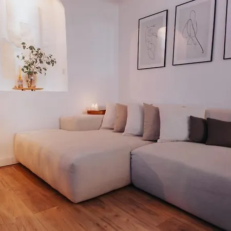 Perfect Family-oriented And Recently Renovated Townhouse In The Old Antibes