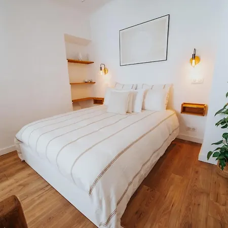 Perfect Family-oriented And Recently Renovated Townhouse In The Old * Antibes