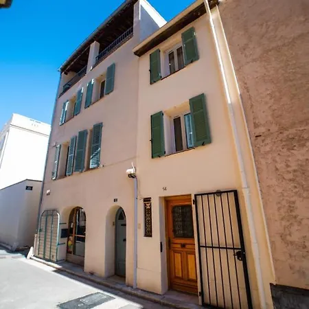 Апартаменти Perfect Family-oriented And Recently Renovated Townhouse In The Old *