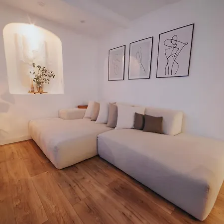 Perfect Family-oriented And Recently Renovated Townhouse In The Old Apartamento