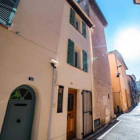 Perfect Family-oriented And Recently Renovated Townhouse In The Old