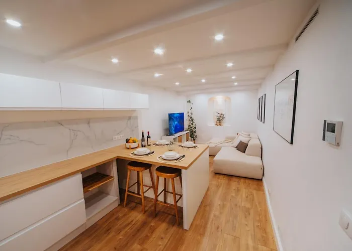 Perfect Family-oriented And Recently Renovated Townhouse In The Old Antibes