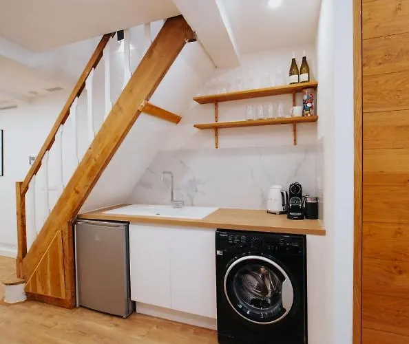 Perfect Family-oriented And Recently Renovated Townhouse In The Old *