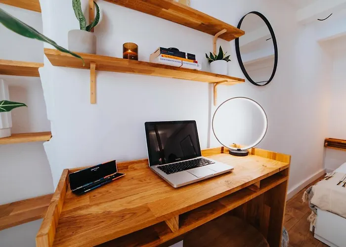 Perfect Family-oriented And Recently Renovated Townhouse In The Old 公寓 *