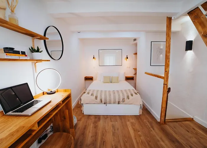 Perfect Family-oriented And Recently Renovated Townhouse In The Old