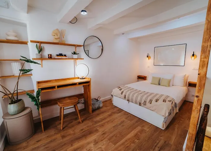 Perfect Family-oriented And Recently Renovated Townhouse In The Old