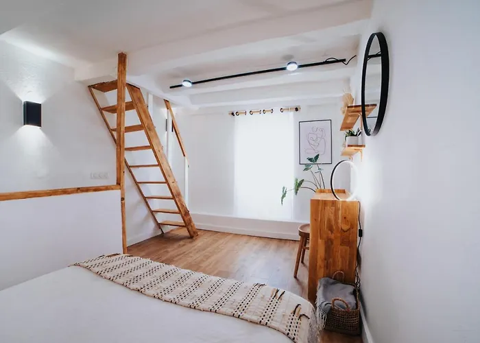 Perfect Family-oriented And Recently Renovated Townhouse In The Old