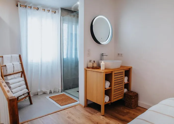 Perfect Family-oriented And Recently Renovated Townhouse In The Old 昂蒂布