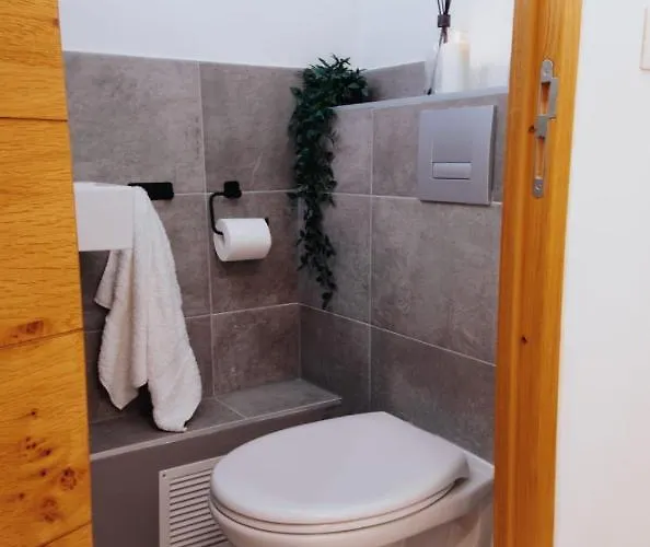 Perfect Family-oriented And Recently Renovated Townhouse In The Old * 昂蒂布