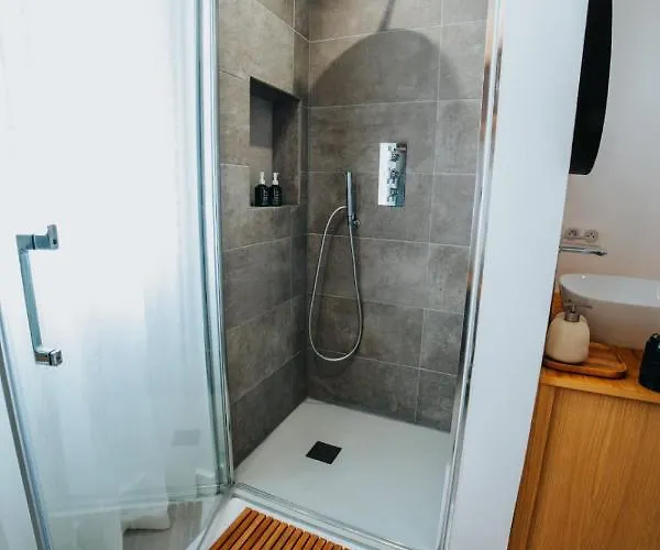 Perfect Family-oriented And Recently Renovated Townhouse In The Old