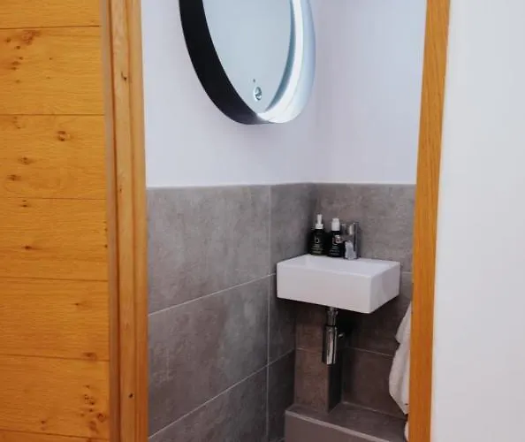 Perfect Family-oriented And Recently Renovated Townhouse In The Old *