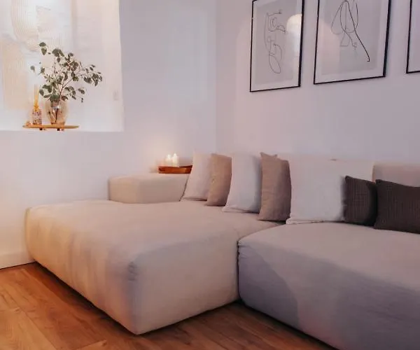 Perfect Family-oriented And Recently Renovated Townhouse In The Old 昂蒂布