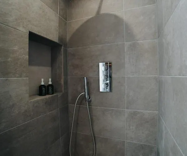 公寓 Perfect Family-oriented And Recently Renovated Townhouse In The Old *