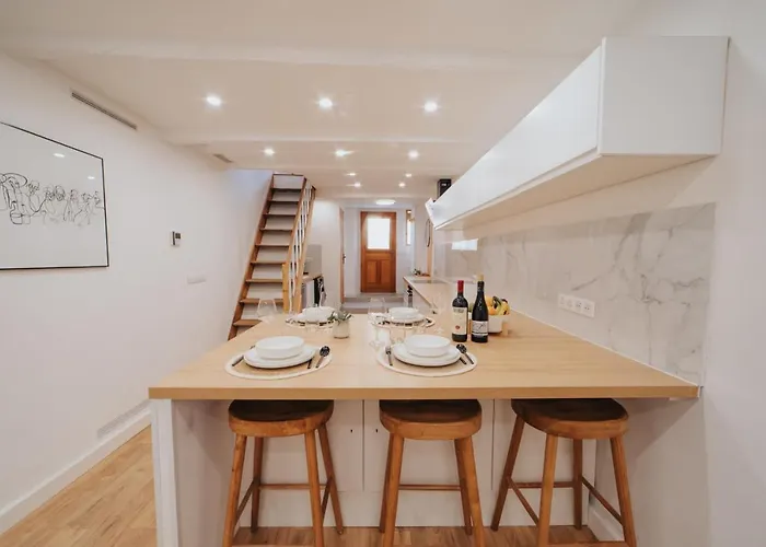 Perfect Family-oriented And Recently Renovated Townhouse In The Old