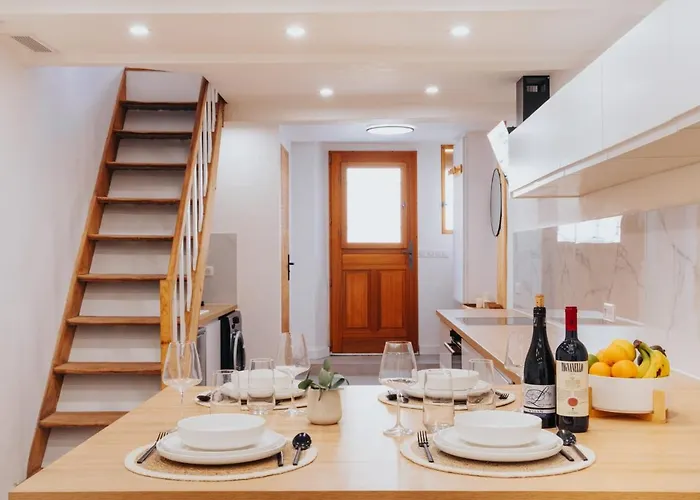 Perfect Family-oriented And Recently Renovated Townhouse In The Old *