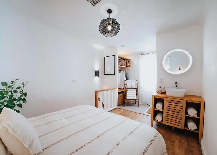 Perfect Family-oriented And Recently Renovated Townhouse In The Old *